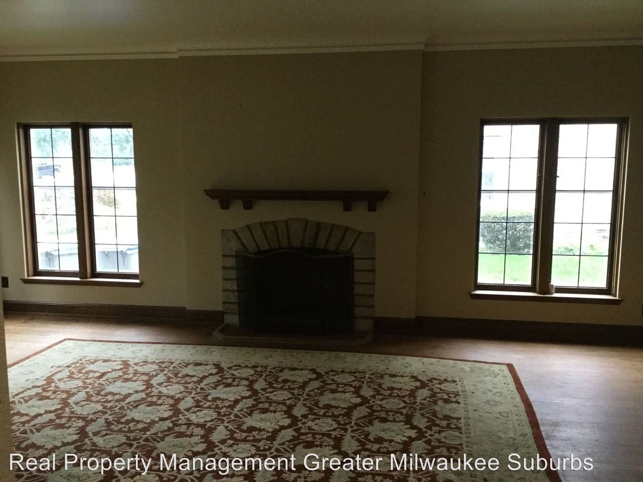 2825 S 43rd St - Photo 3 of 44