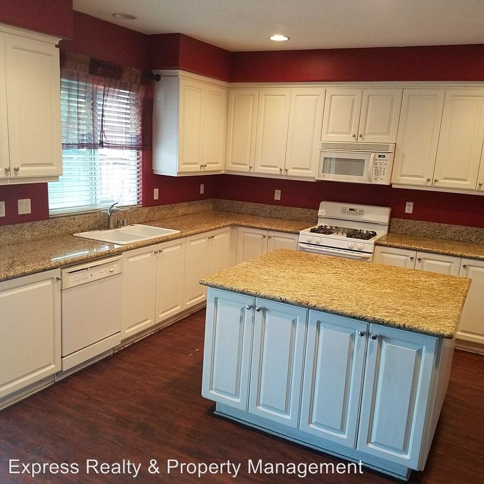 32831 San Juan Ct - Photo 3 of 13