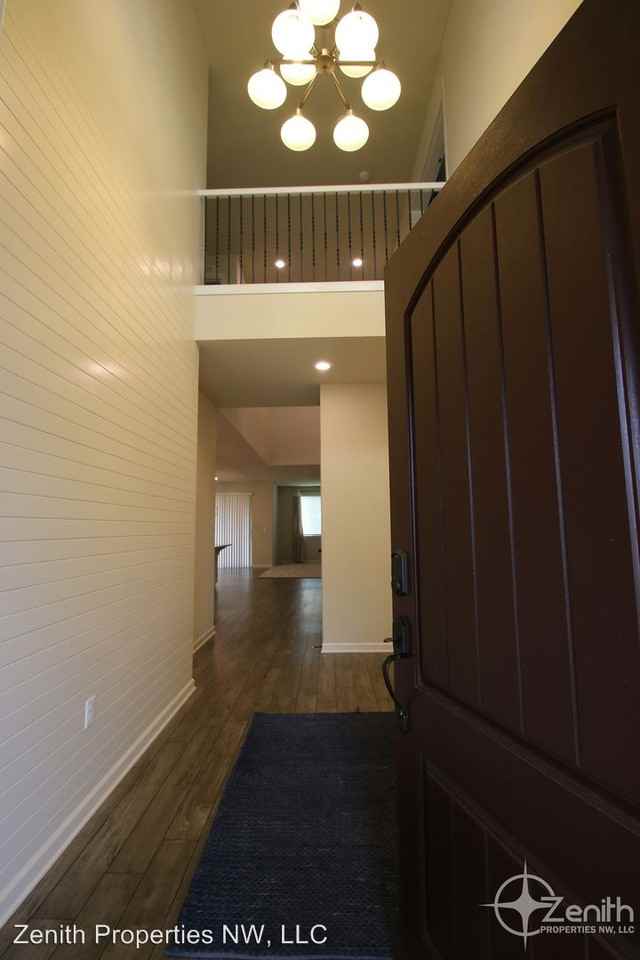 2704 NE 187th Ave - Photo 2 of 24