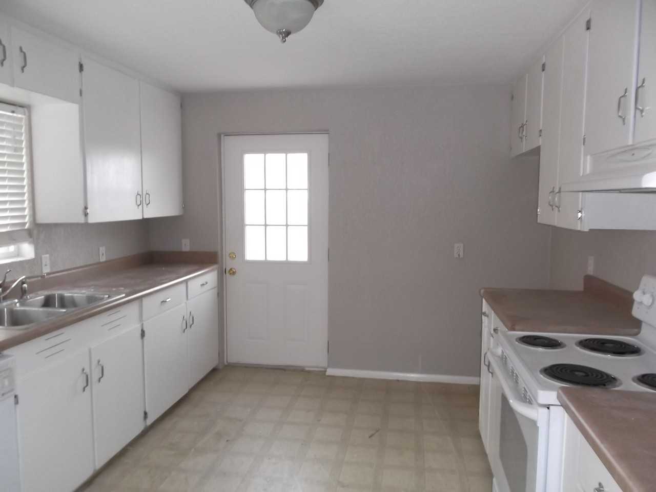 4883 E Malcolm X St - Photo 2 of 19