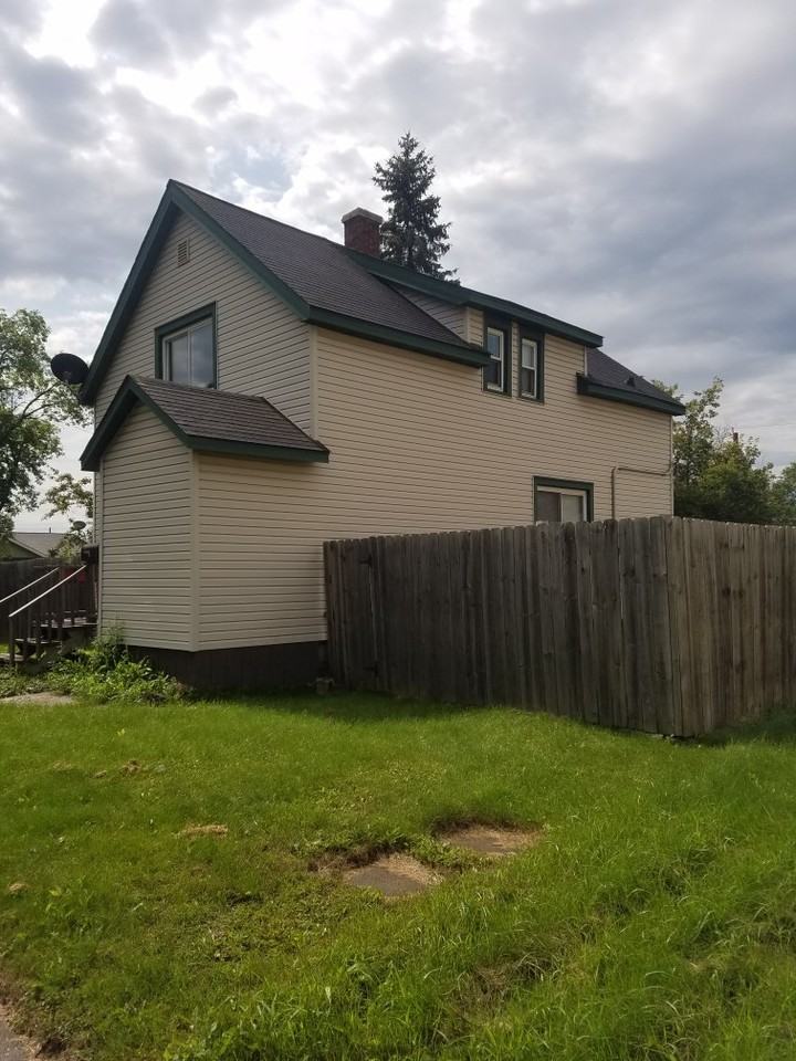 1129 16th Ave E - Photo 2 of 12