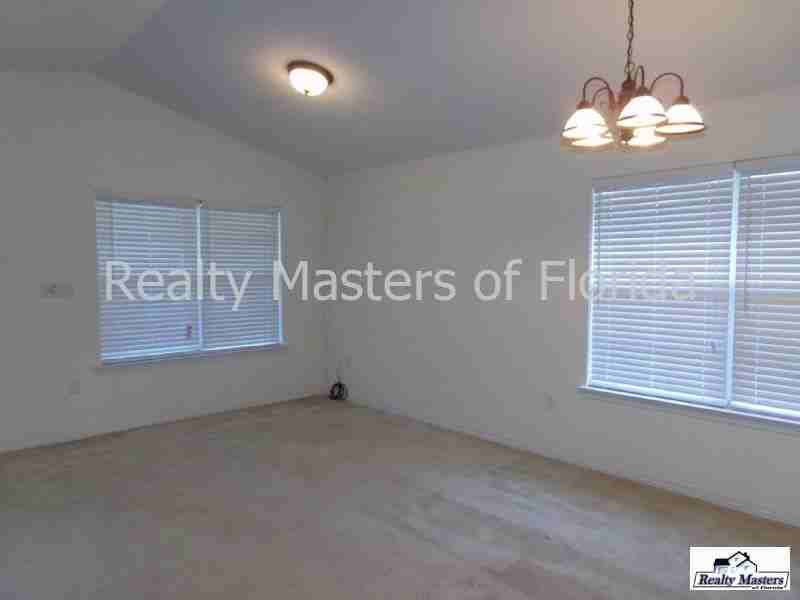 3044 Illinois Pl - Photo 3 of 19