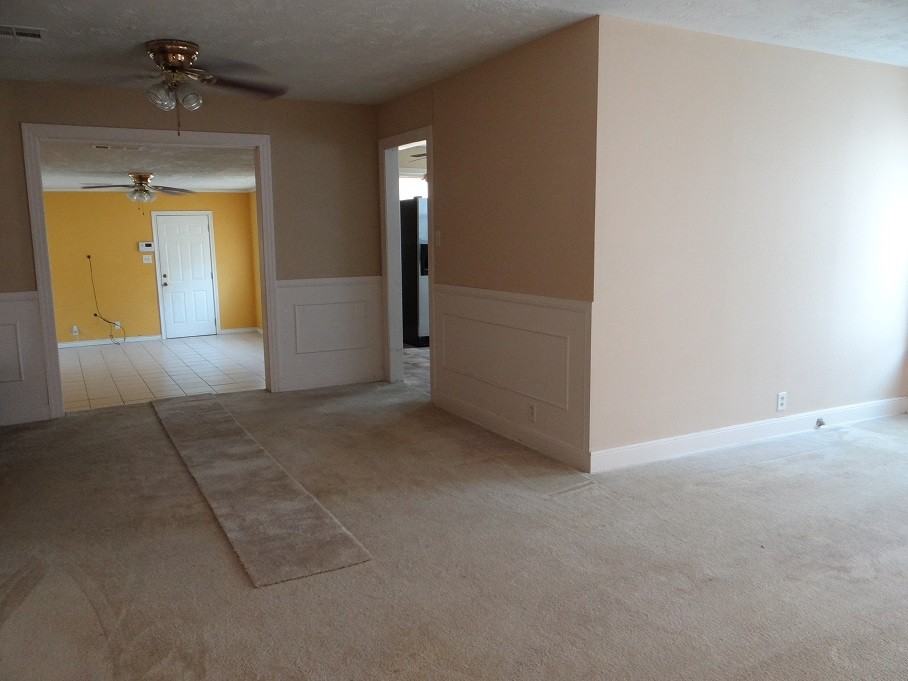 2910 Ave D - Photo 3 of 18