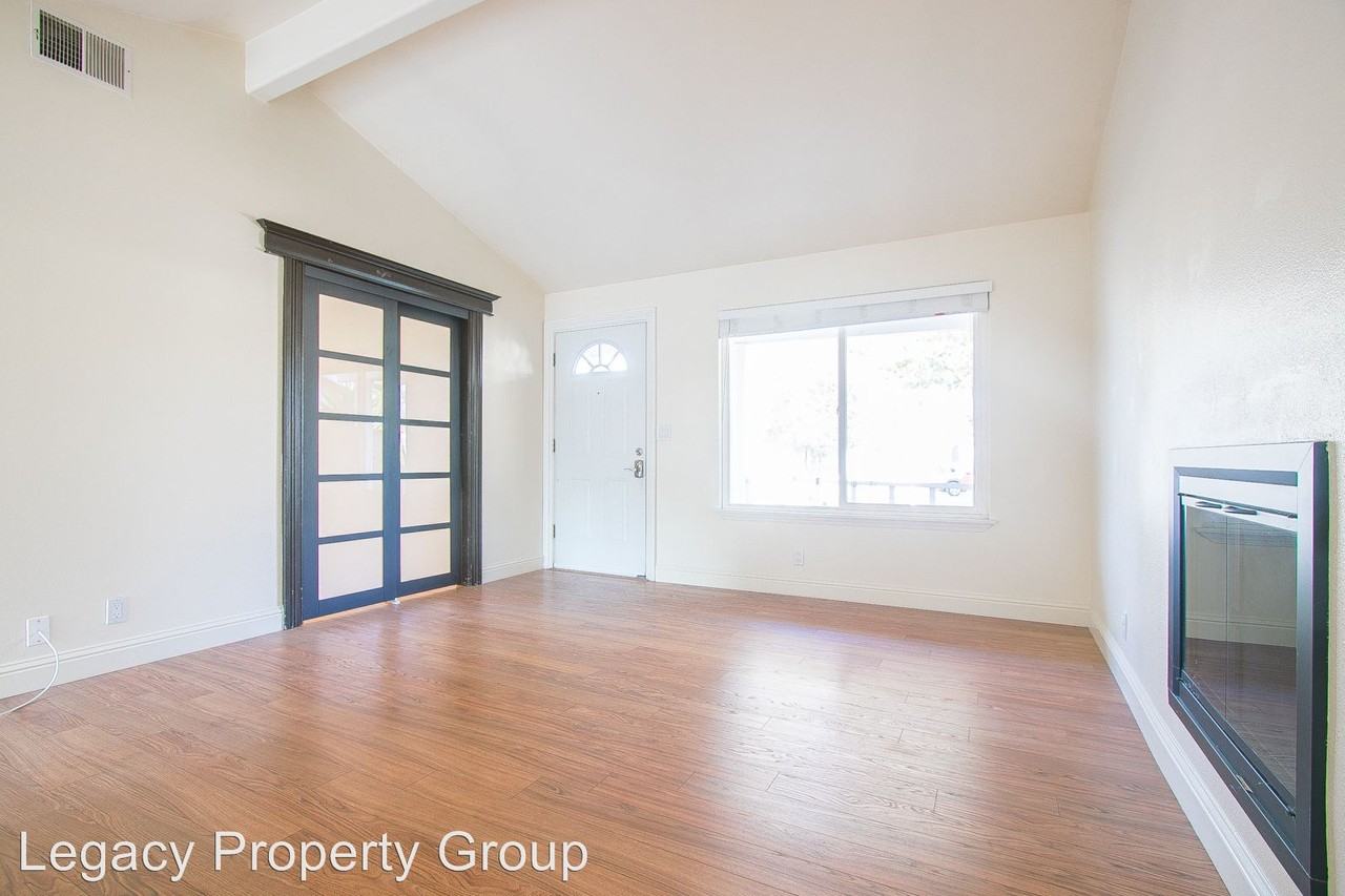 1789 Rocktree Ct - Photo 3 of 20