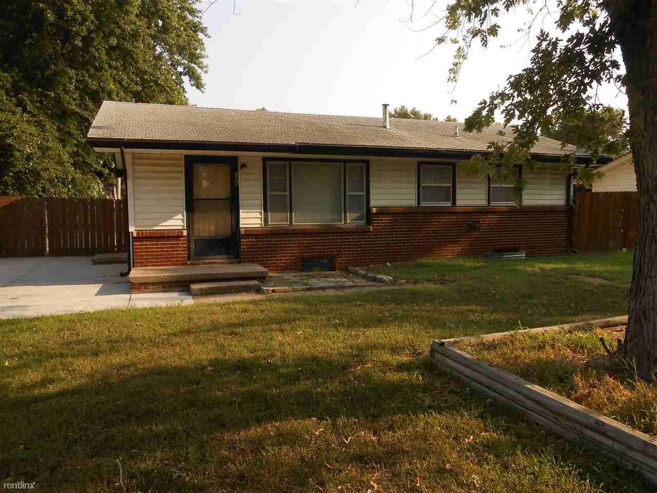 346 W 5th St - Photo 2 of 7