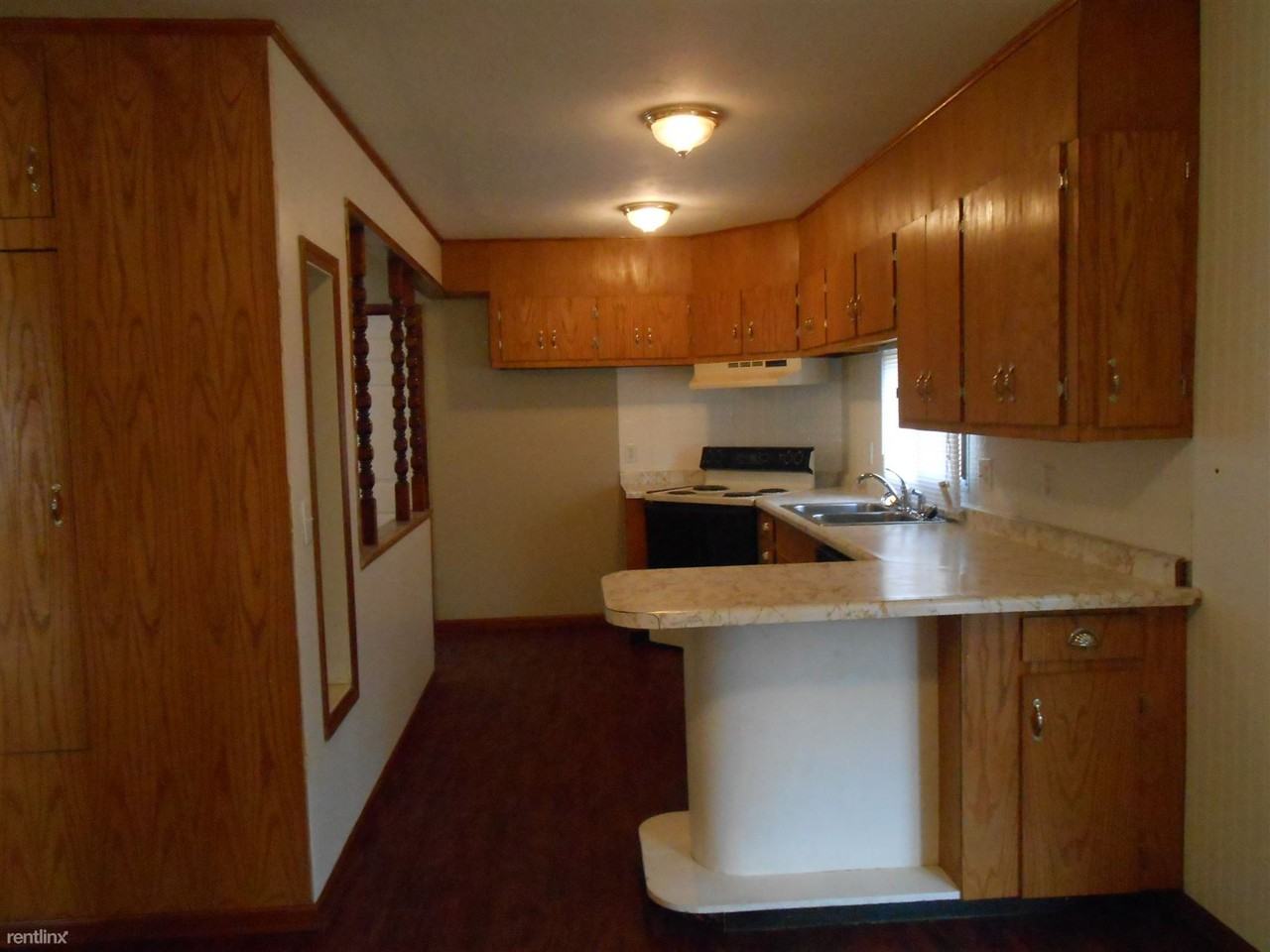 346 W 5th St - Photo 3 of 7