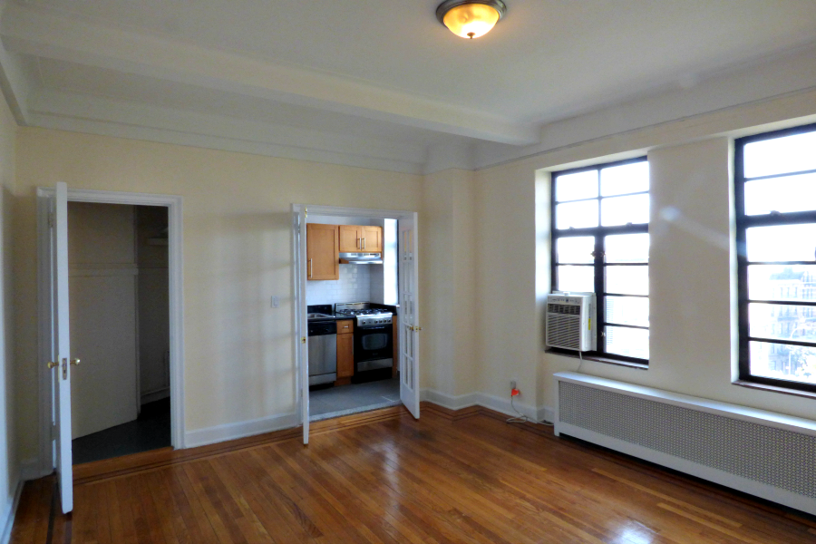 West 4th St & 7th Ave S #7E