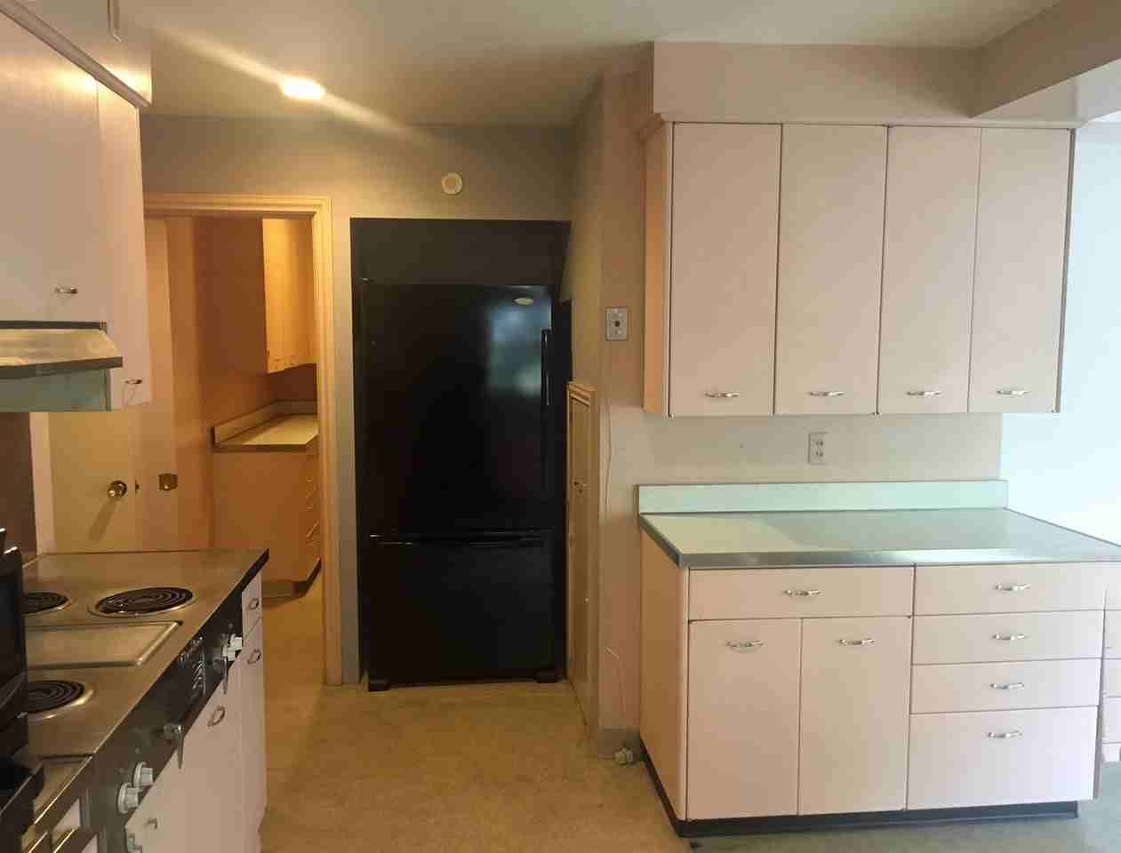 601 East Meyer Boulevard - Photo 3 of 17