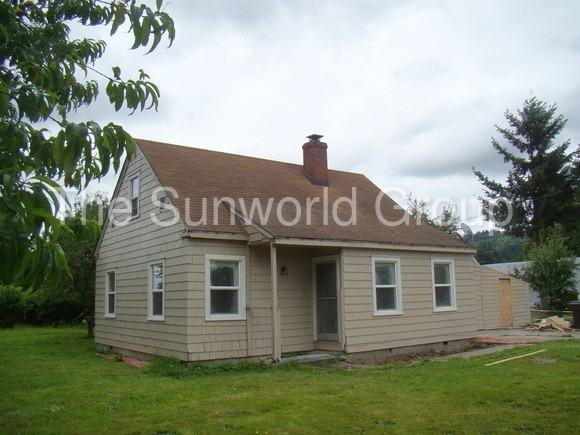 2525 34th Ave - Photo 2 of 2