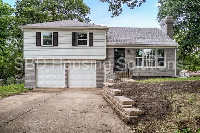 610 E 110 Terrace - Photo 2 of 37