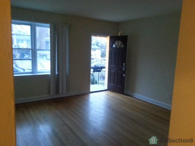 5004 Midwood Ave - Photo 2 of 7