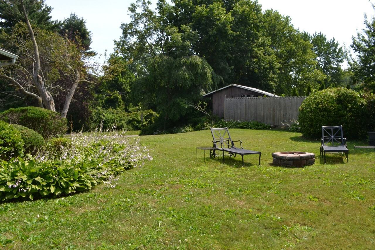 186 Oakwood Rd - Photo 3 of 11