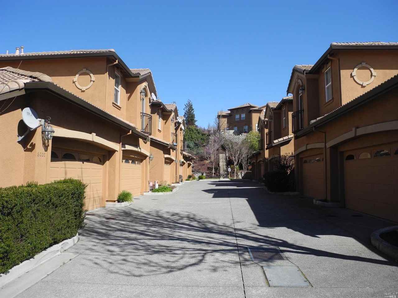 8004 Vertine Ct - Photo 2 of 5