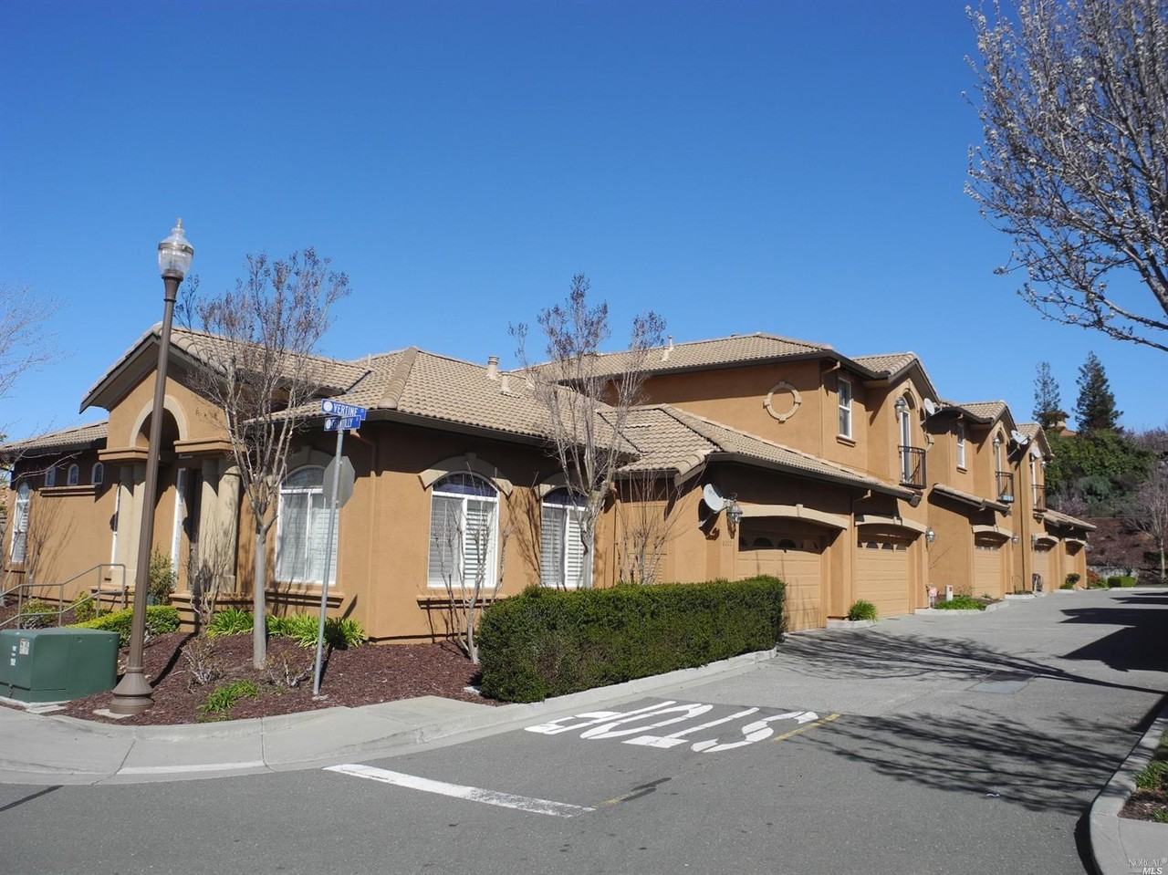 8004 Vertine Ct - Photo 3 of 5