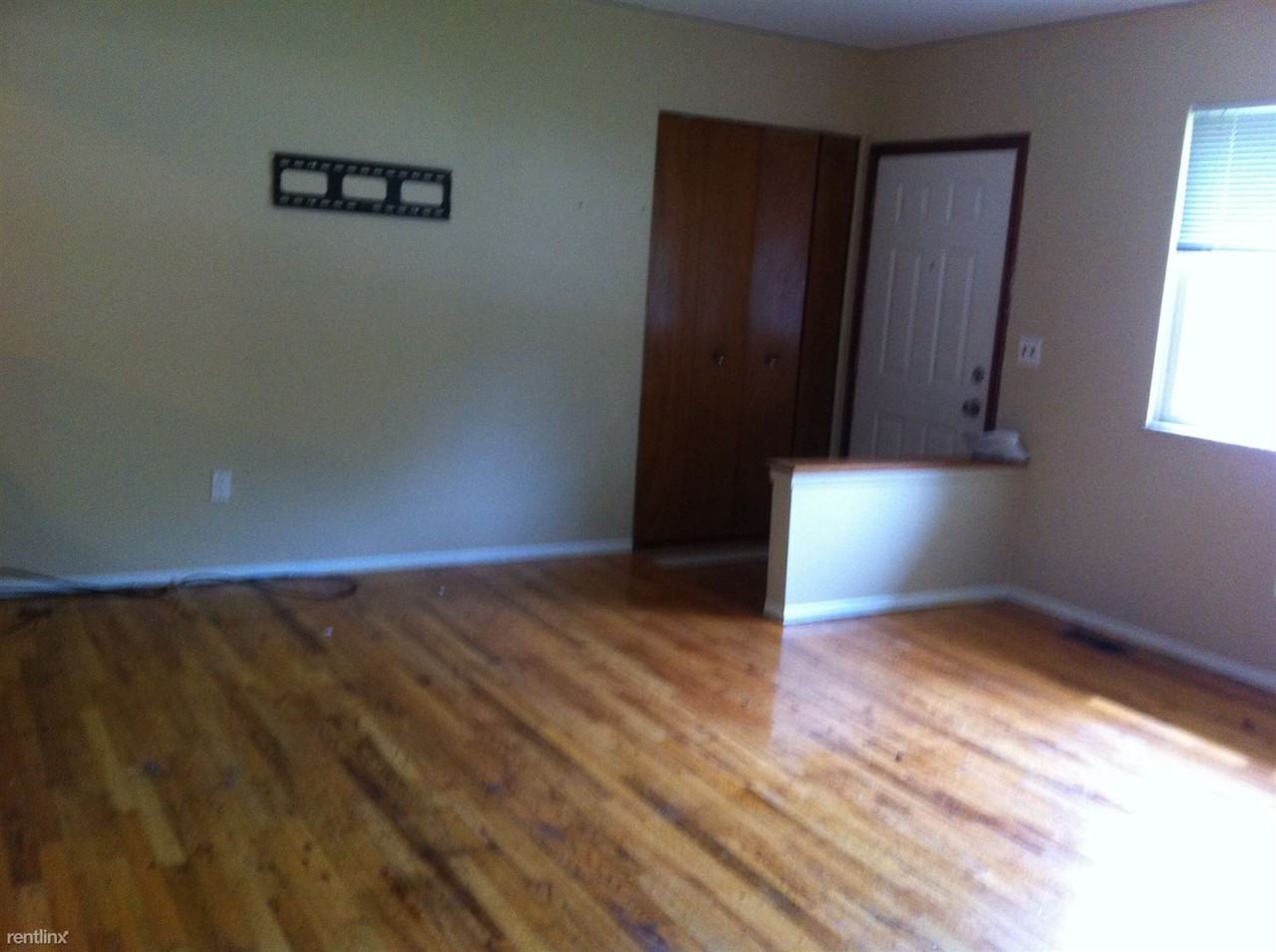 467 S Marie St - Photo 2 of 8