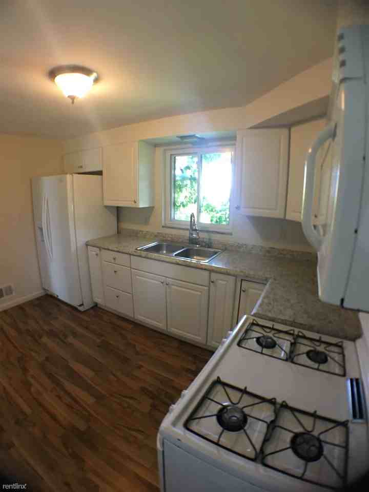 1092 Greentree Rd - Photo 3 of 18