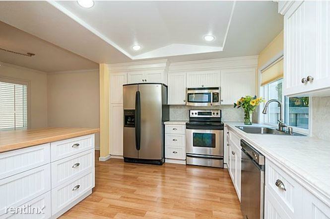 602 Celestial Ln - Photo 2 of 12