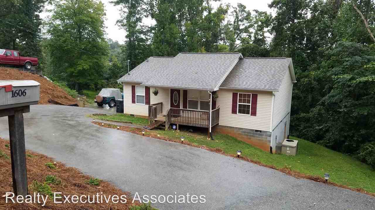 1606 Paris Rd - Photo 2 of 12