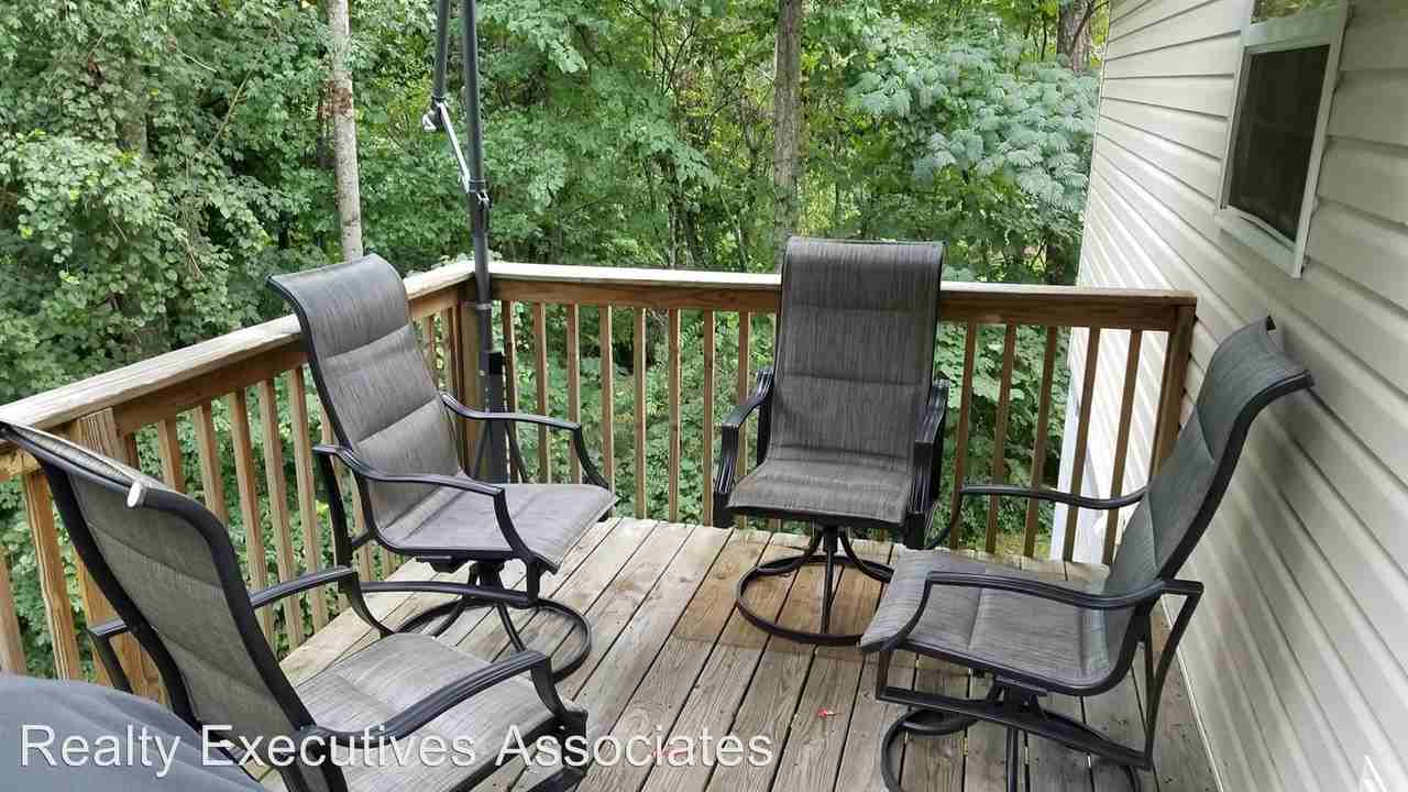 1606 Paris Rd - Photo 3 of 12