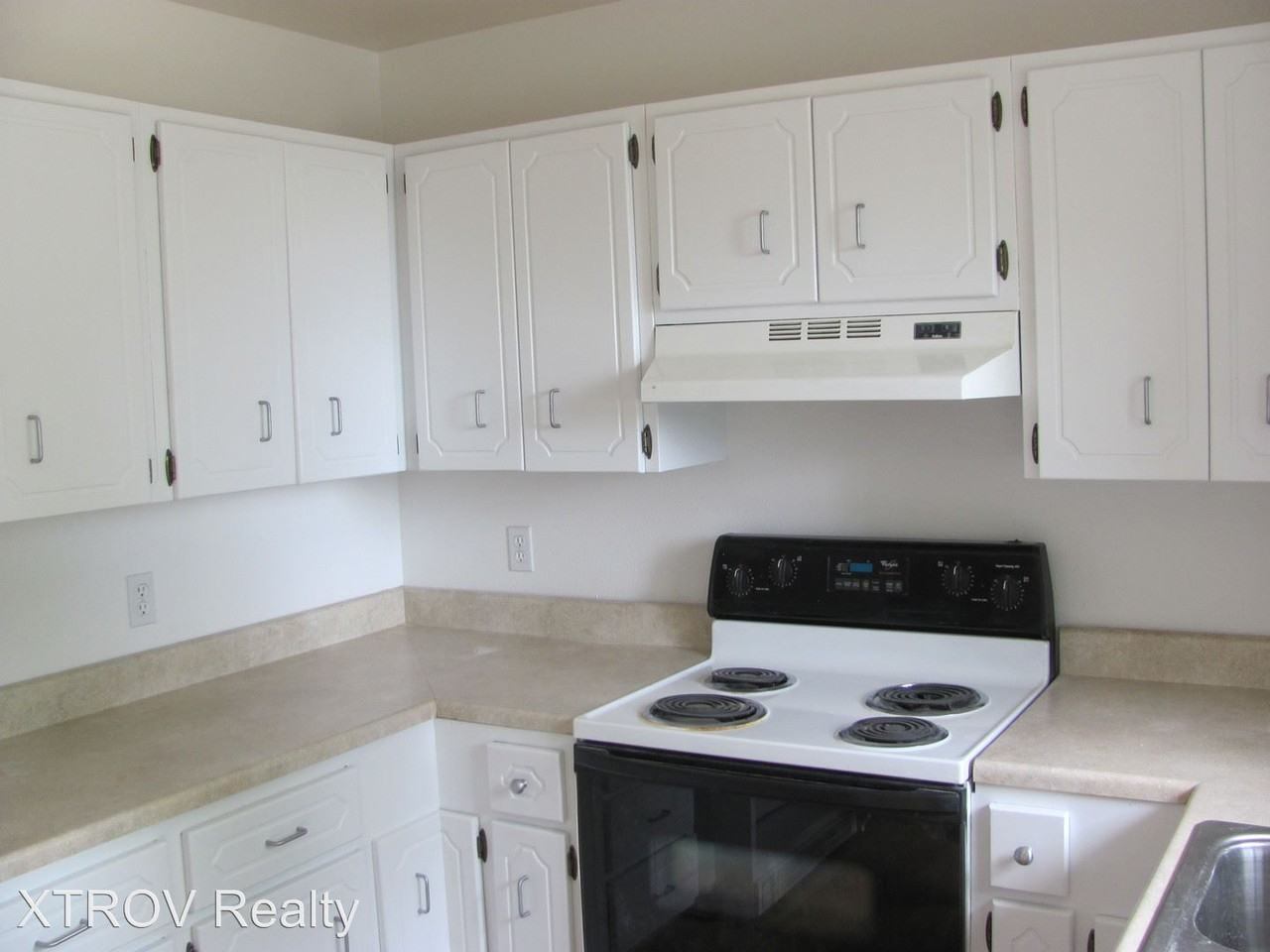 1506 Navajo St - Photo 3 of 12