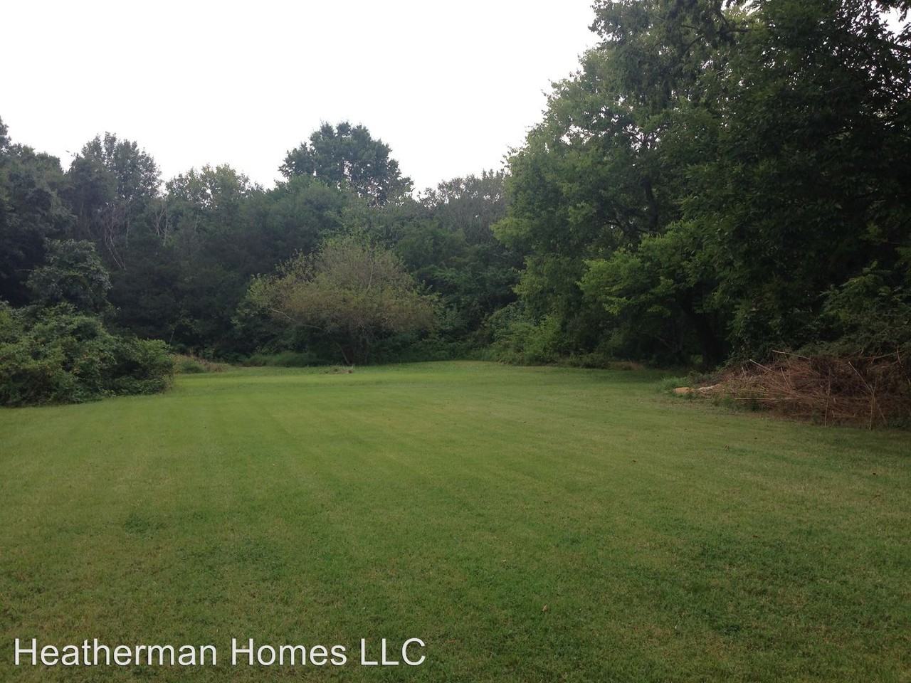 204 W Main St - Photo 2 of 3