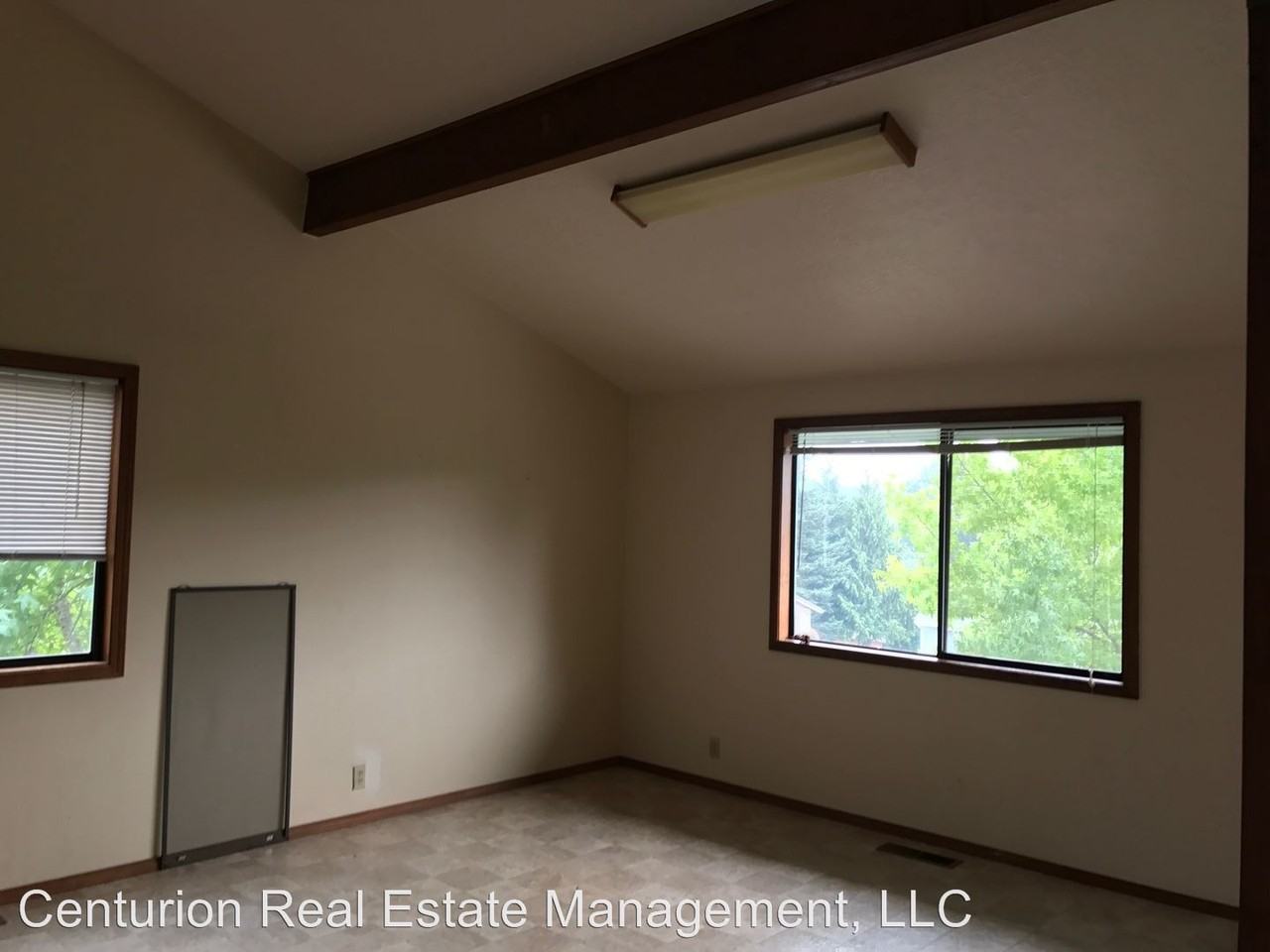 1445-1447 Woodside Ct. - Photo 3 of 15