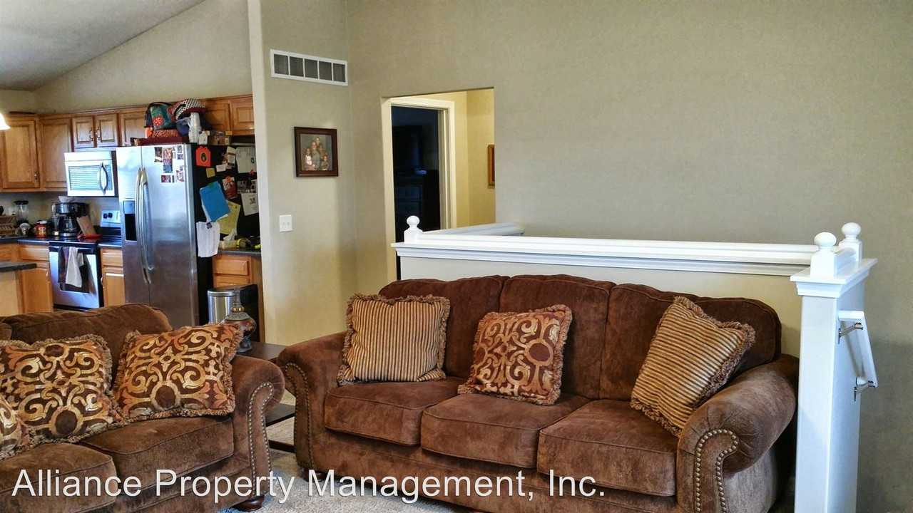 528 Harland Dr - Photo 3 of 16