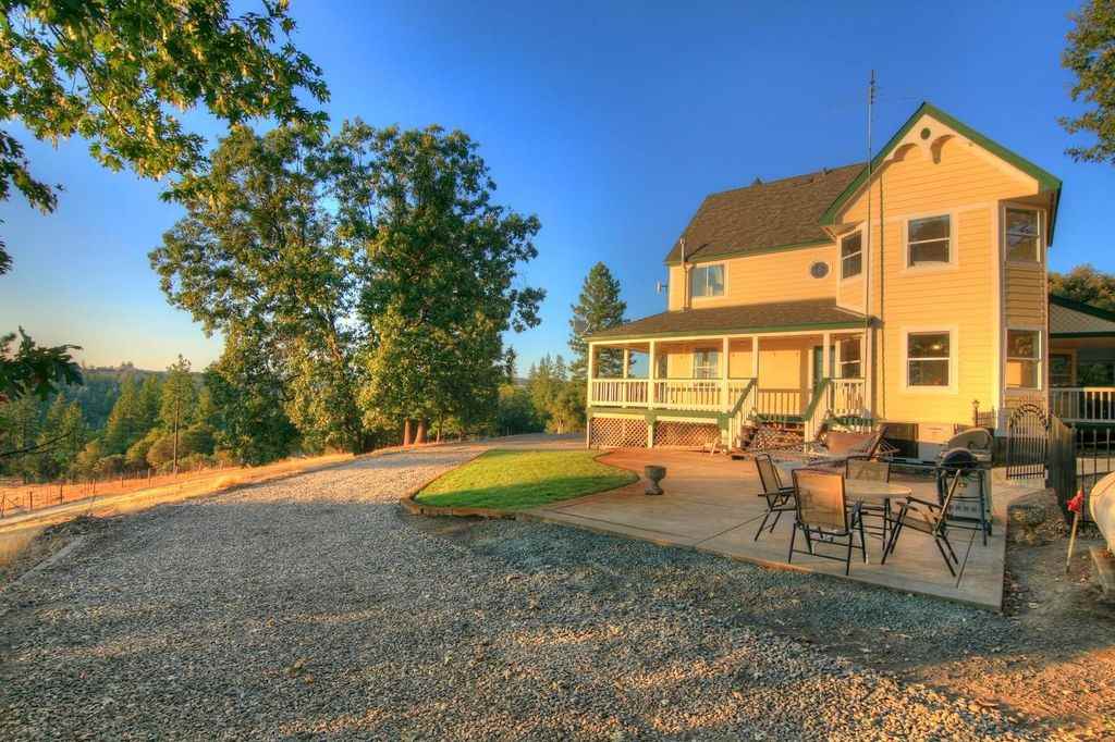 16555 Nina Ln - Photo 3 of 14