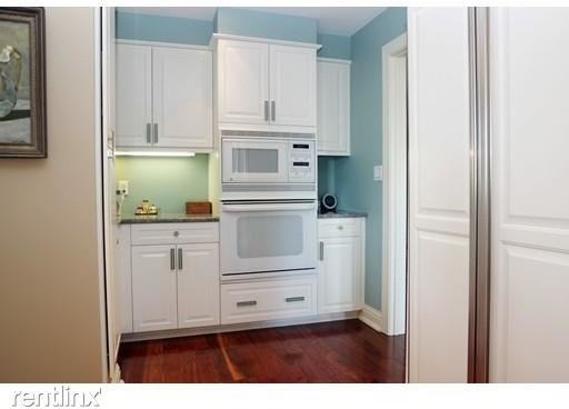 1 Huntington Ave - Photo 2 of 10