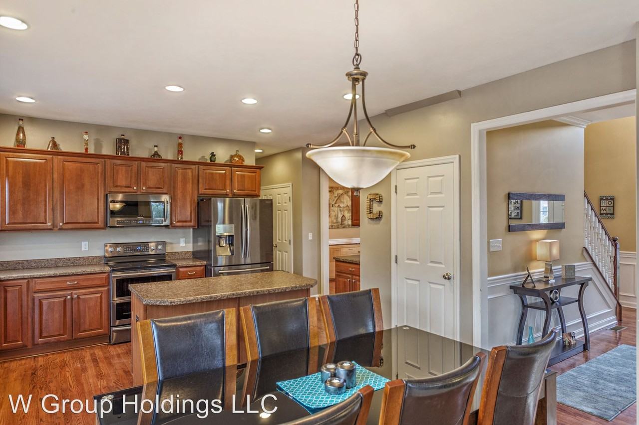 810 Ashwood Dr - Photo 2 of 22