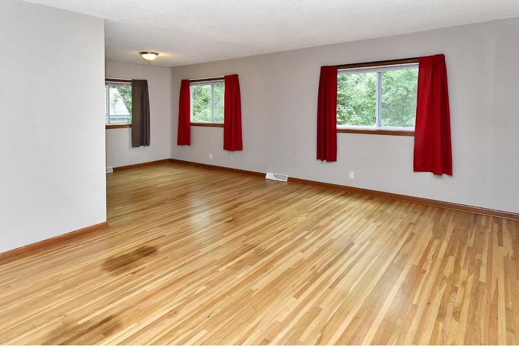 16020 Temple Dr - Photo 3 of 17