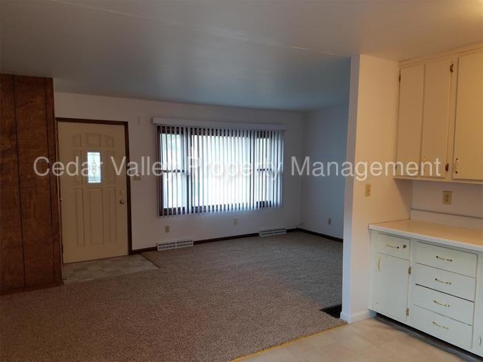 1680 Oakwood Dr - Photo 2 of 18