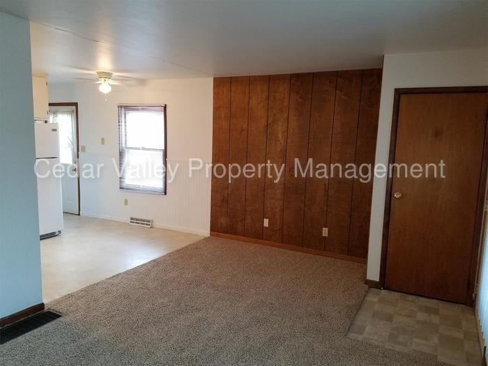 1680 Oakwood Dr - Photo 3 of 18