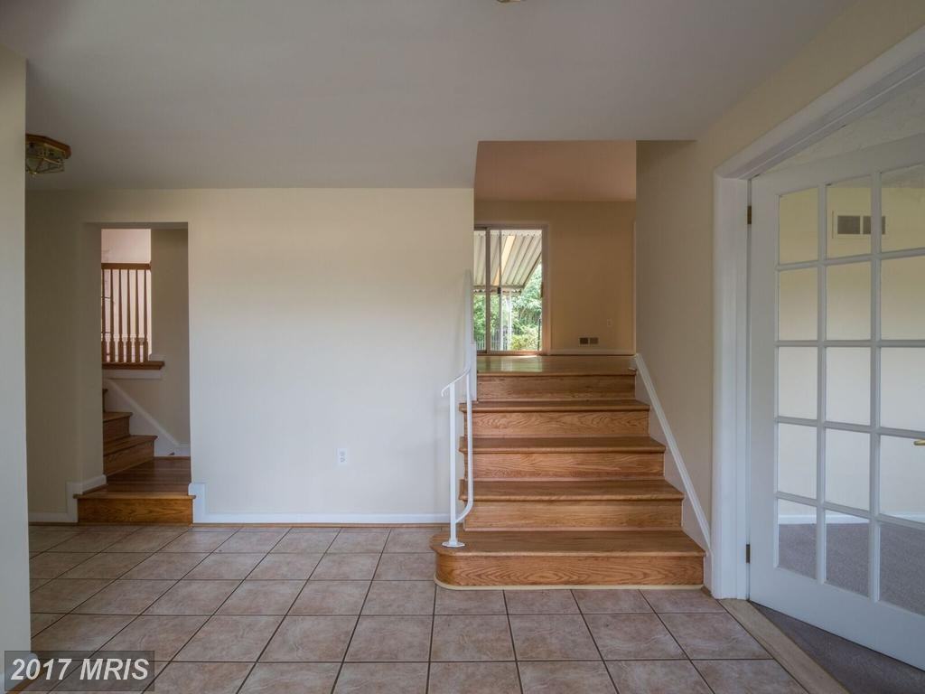 1512 Vivian Ct - Photo 2 of 29