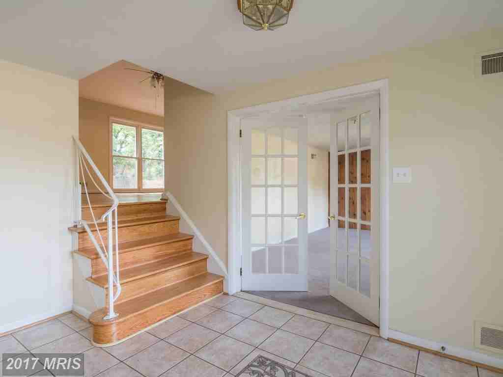 1512 Vivian Ct - Photo 3 of 29