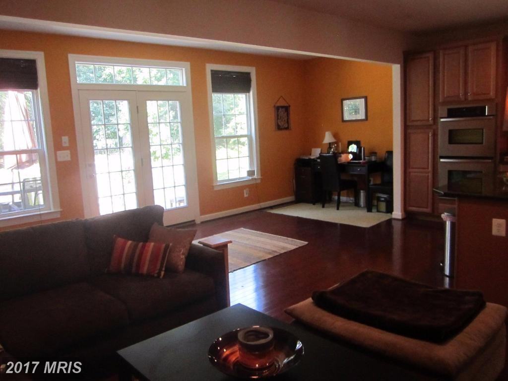 1710 Whitehall Dr - Photo 3 of 17