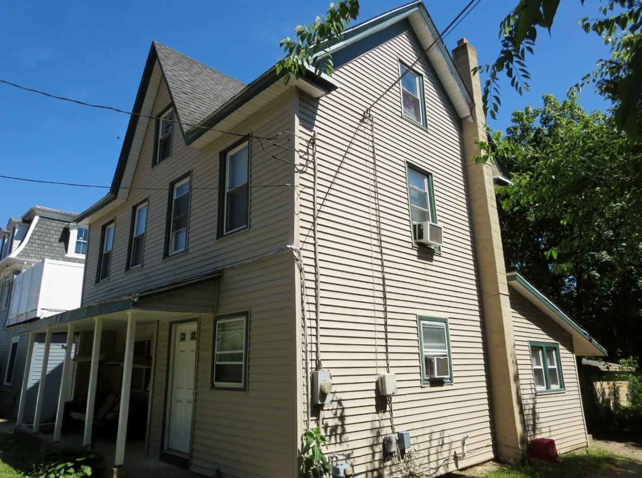 579 Irving Ave - Photo 2 of 6