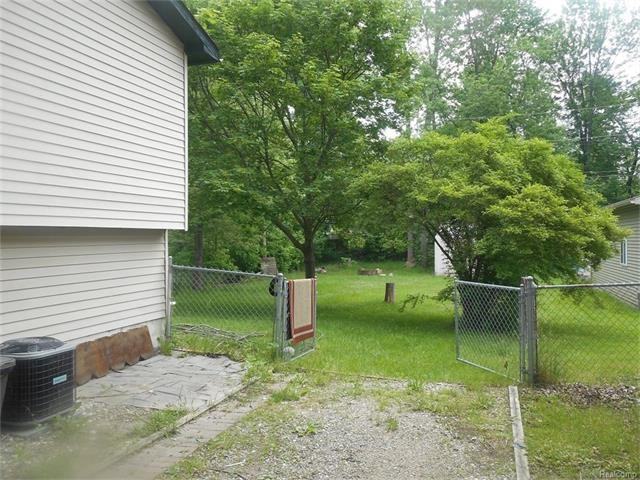 700 Miller Rd - Photo 3 of 30