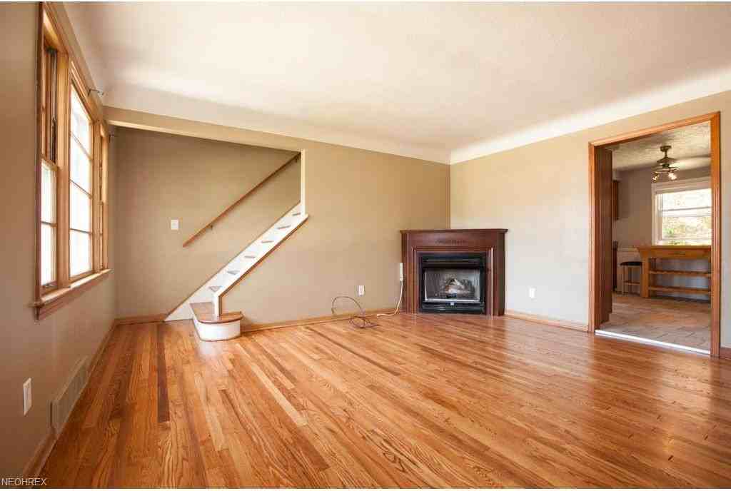 28526 Lakeshore Blvd - Photo 2 of 32