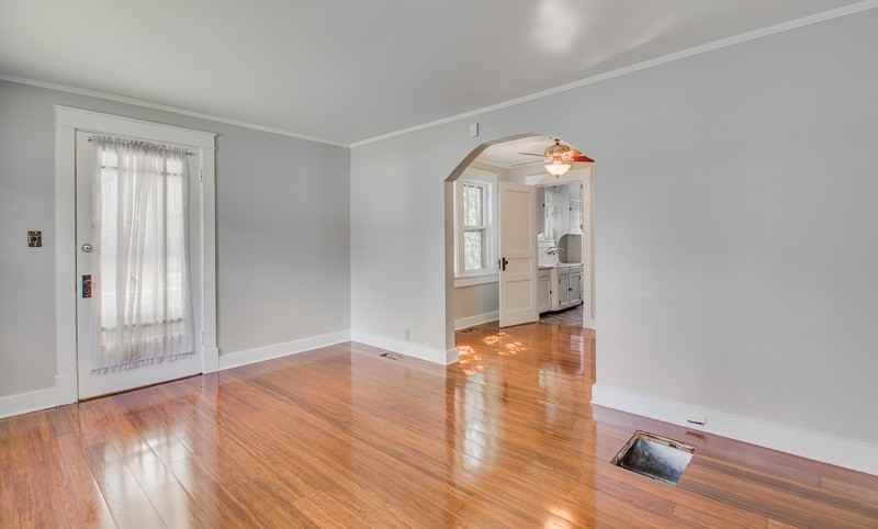 918 W Greenwood Ave - Photo 2 of 16