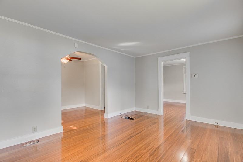 918 W Greenwood Ave - Photo 3 of 16