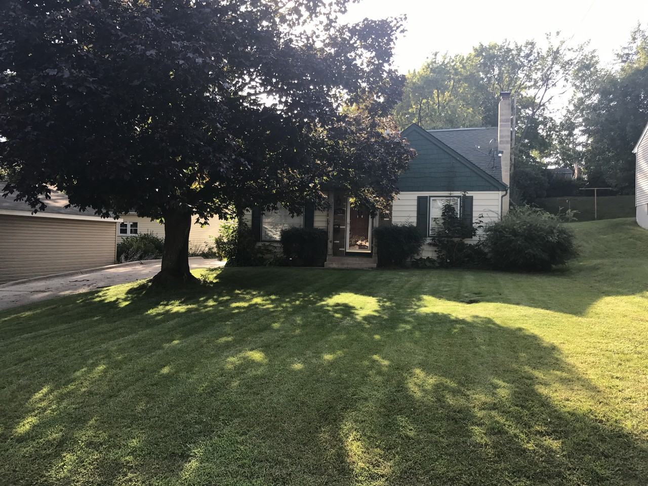 2928 Oregon Ave S - Photo 2 of 7