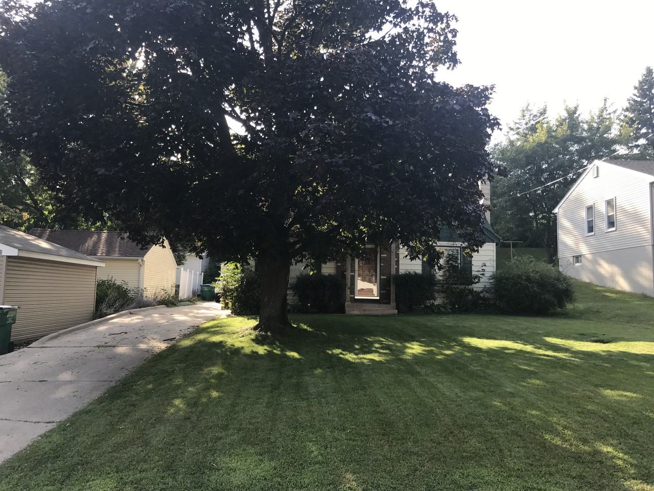 2928 Oregon Ave S - Photo 3 of 7