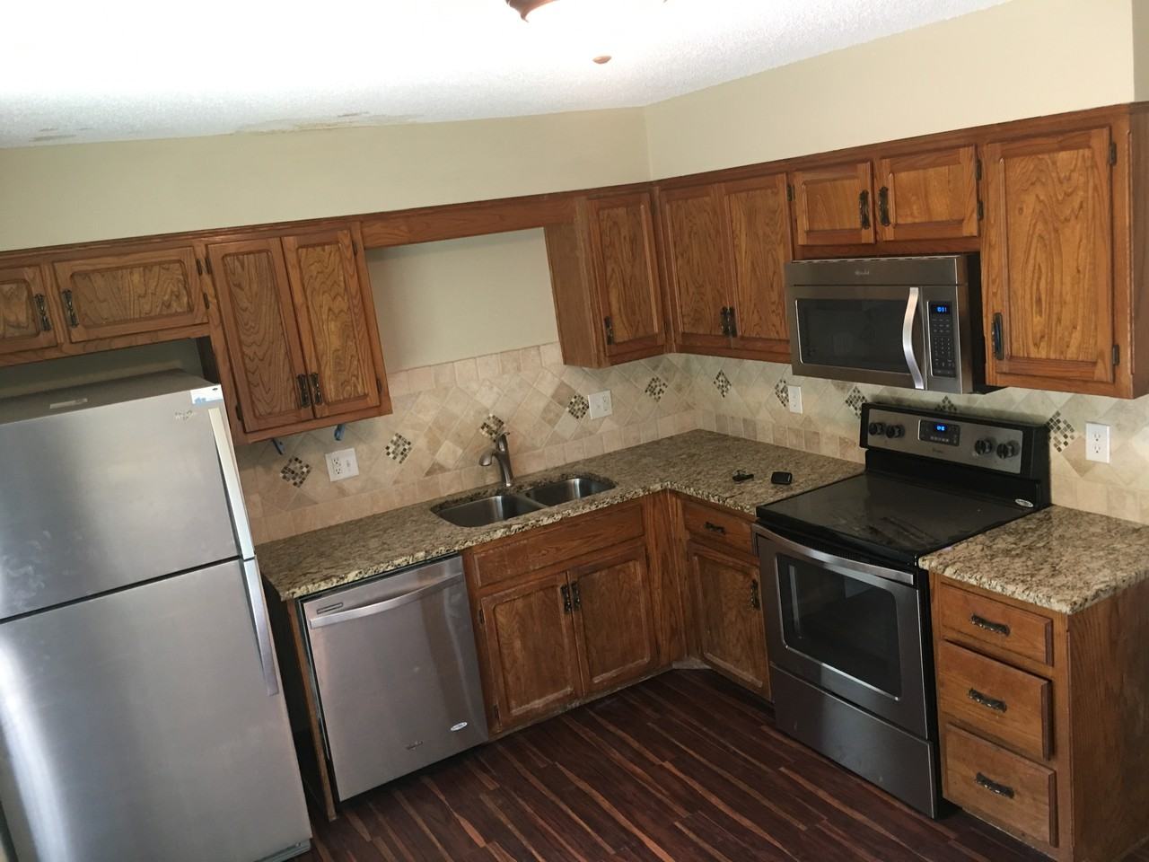 3 NE 62 Pl - Photo 2 of 8
