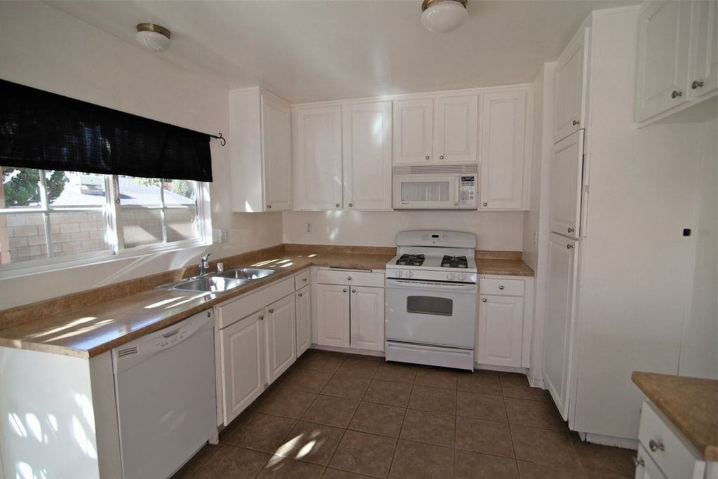 2912 Monroe St - Photo 3 of 5