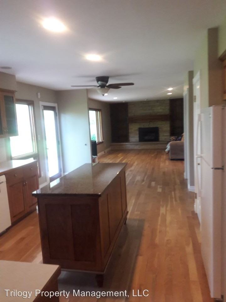 2100 Dover Dr - Photo 2 of 7