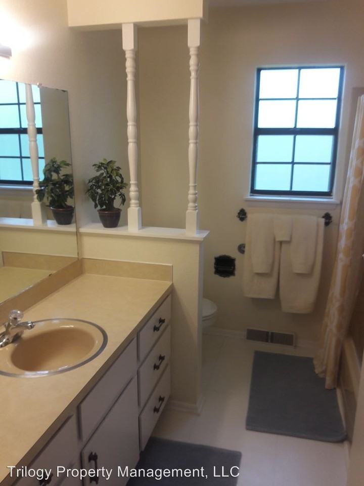 2100 Dover Dr - Photo 3 of 7