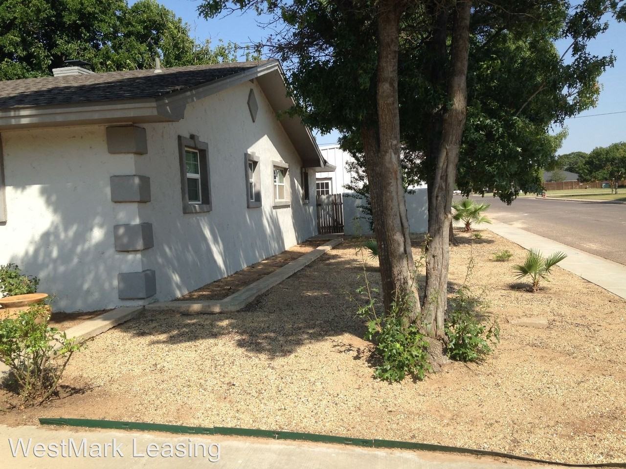 2041 College Ave - Photo 2 of 10