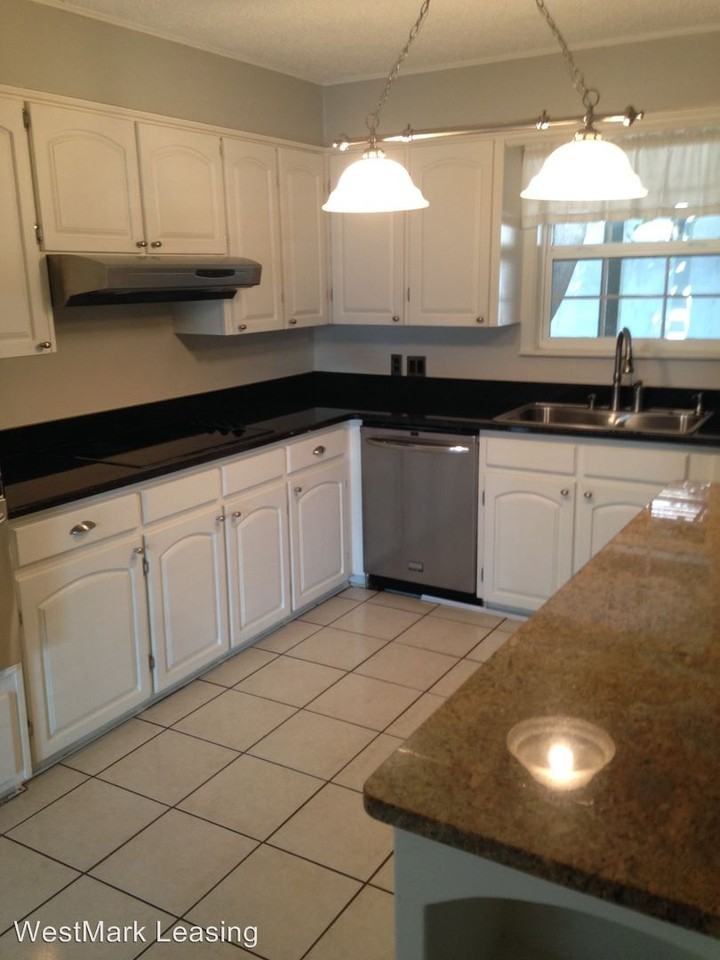 2041 College Ave - Photo 3 of 10