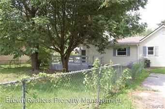 201 E Oak St - Photo 2 of 12